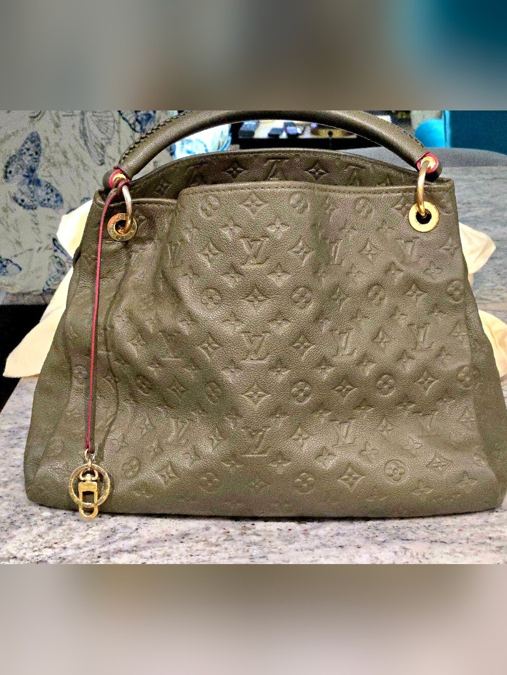 ULTRA RARE!  LOUIS VUITTON Artsy MM Khaki Fango Empreinte